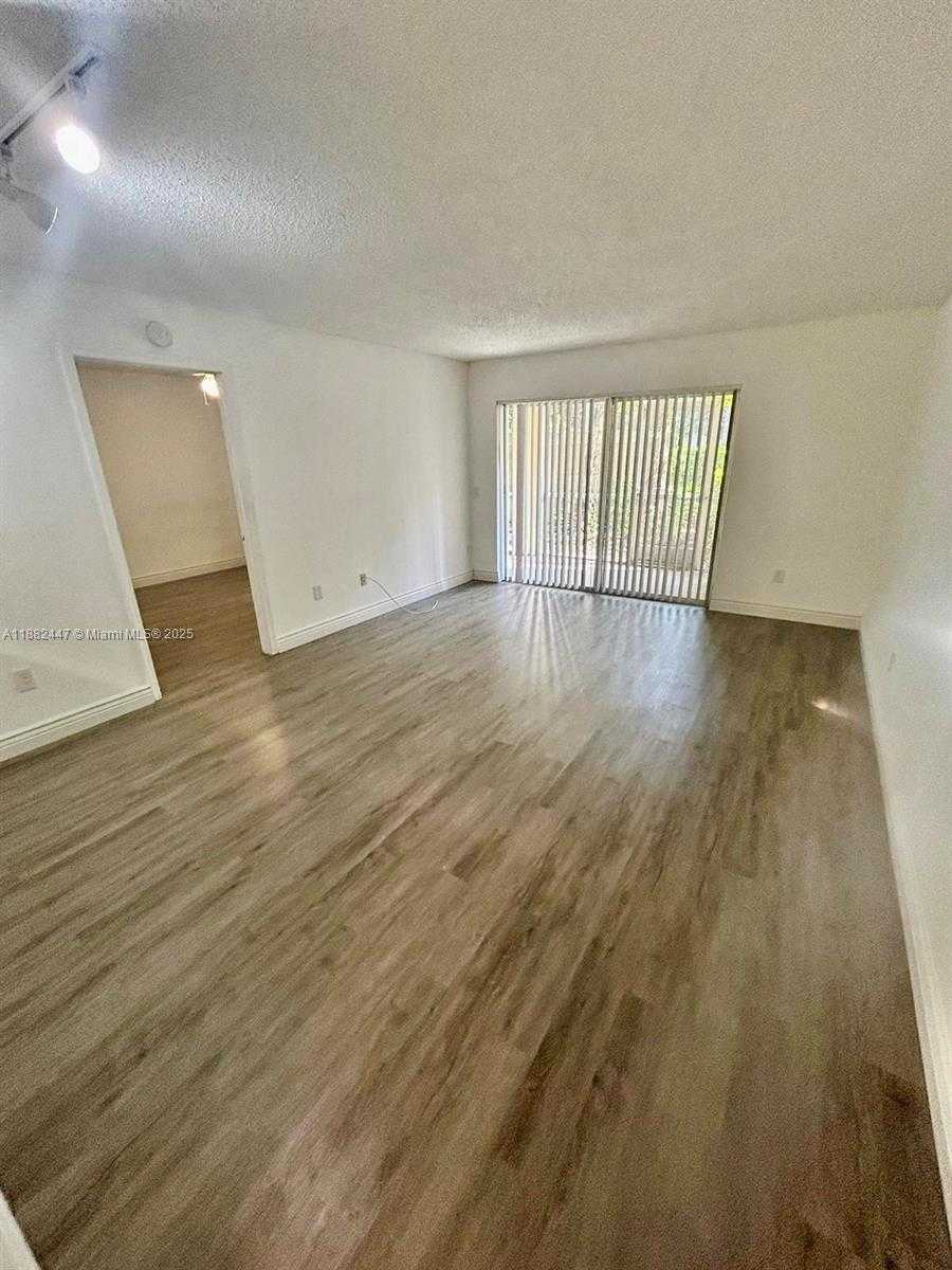 Small Image of 410 SOUTH PARK RD #1-102, Hollywood Number 9