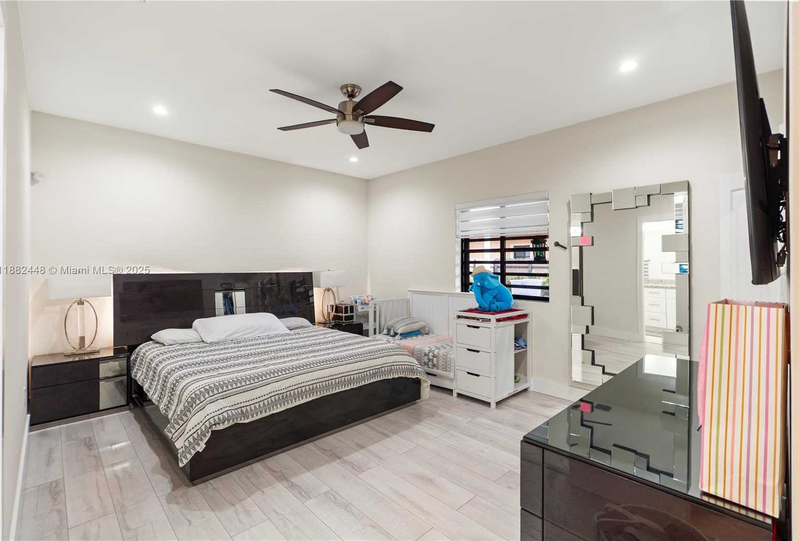 Small Image of 11730 SOUTH WEST 229TH LN, Miami Number 15