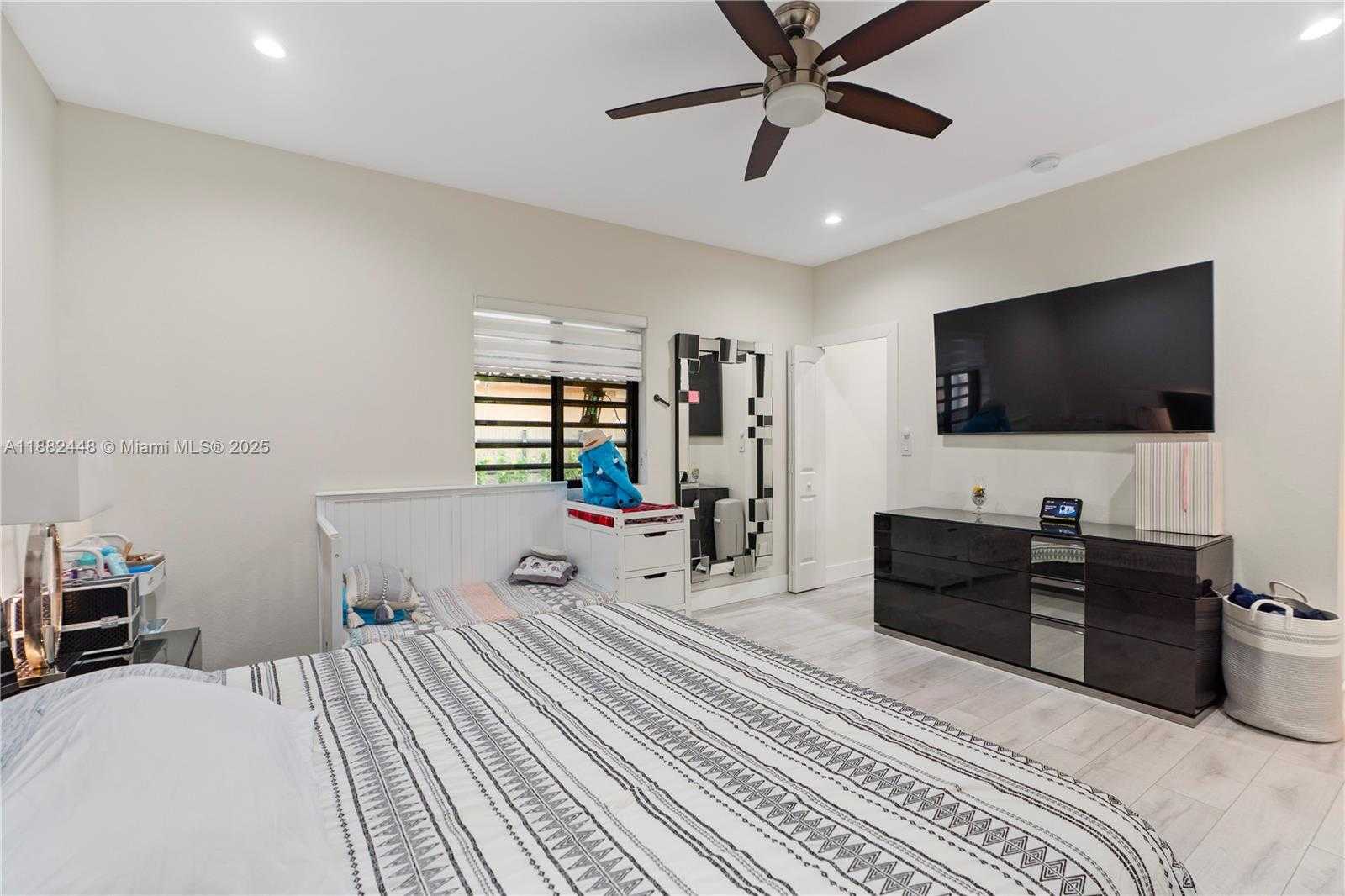 Small Image of 11730 SOUTH WEST 229TH LN, Miami Number 16