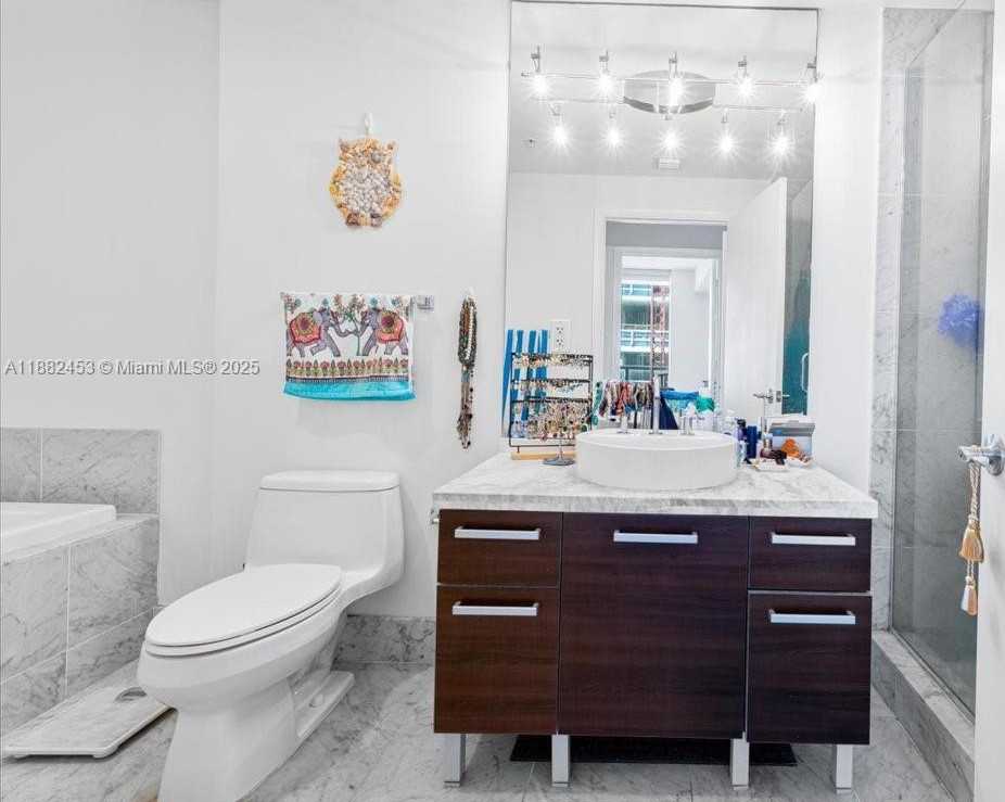 Small Image of 244 BISCAYNE BLVD #3506, Miami Number 15