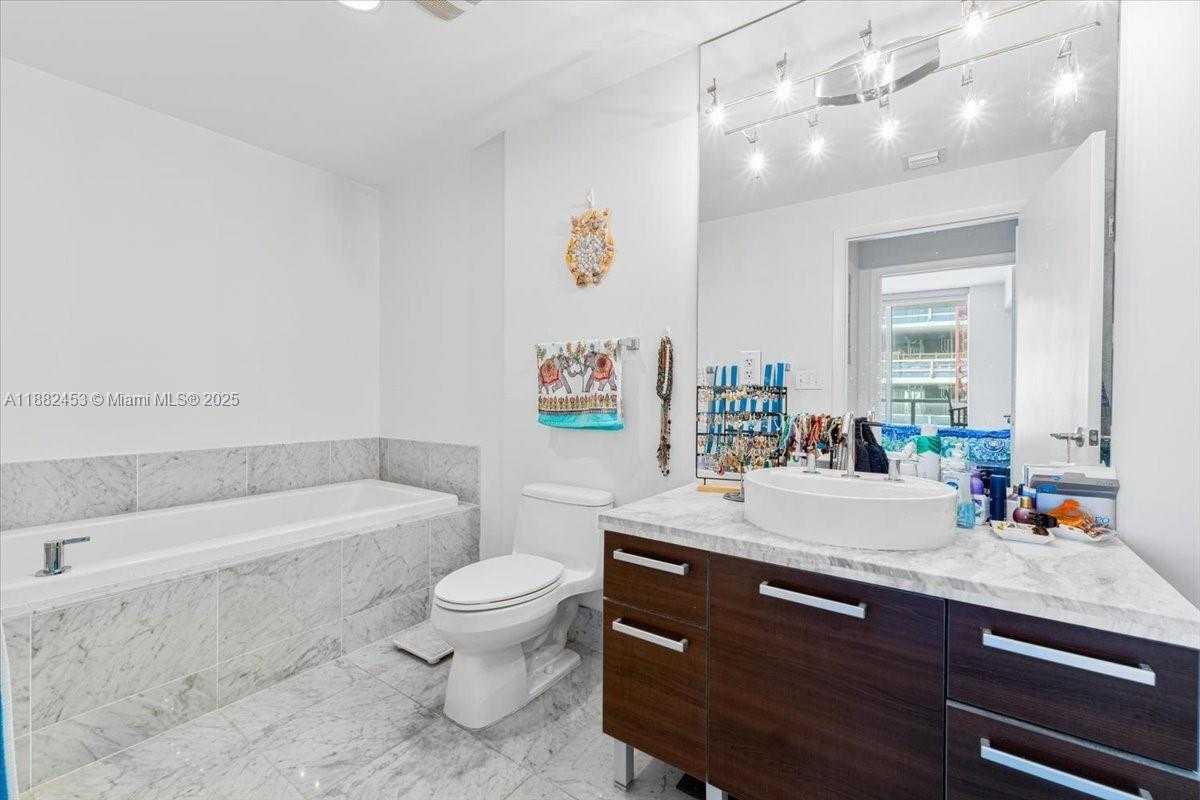 Small Image of 244 BISCAYNE BLVD #3506, Miami Number 16