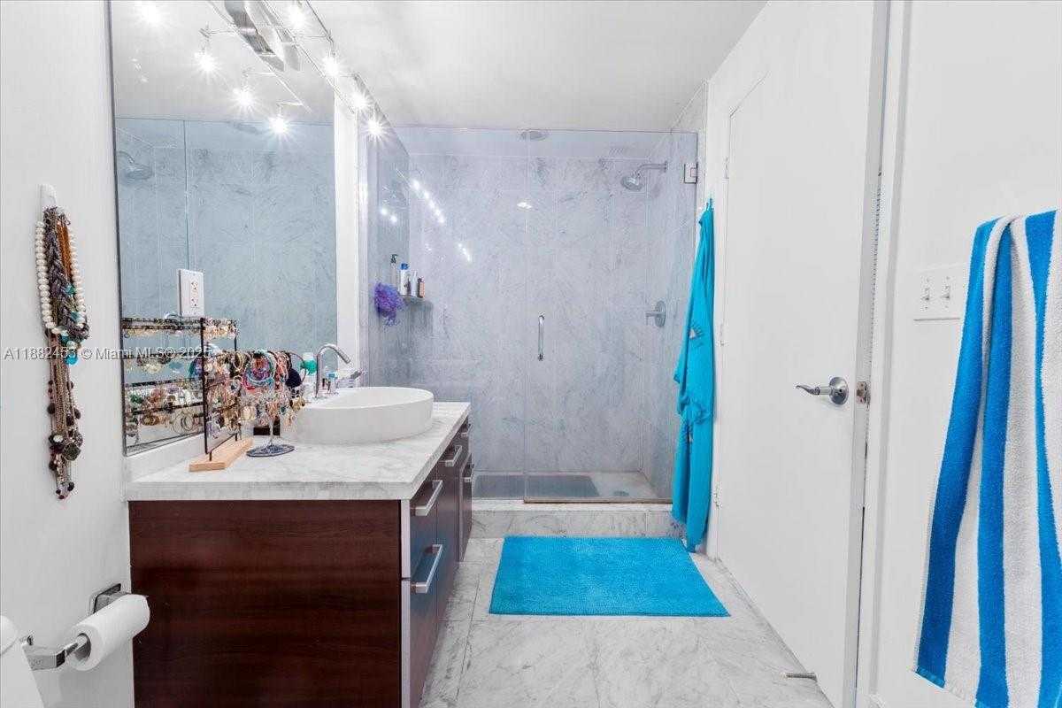 Small Image of 244 BISCAYNE BLVD #3506, Miami Number 17