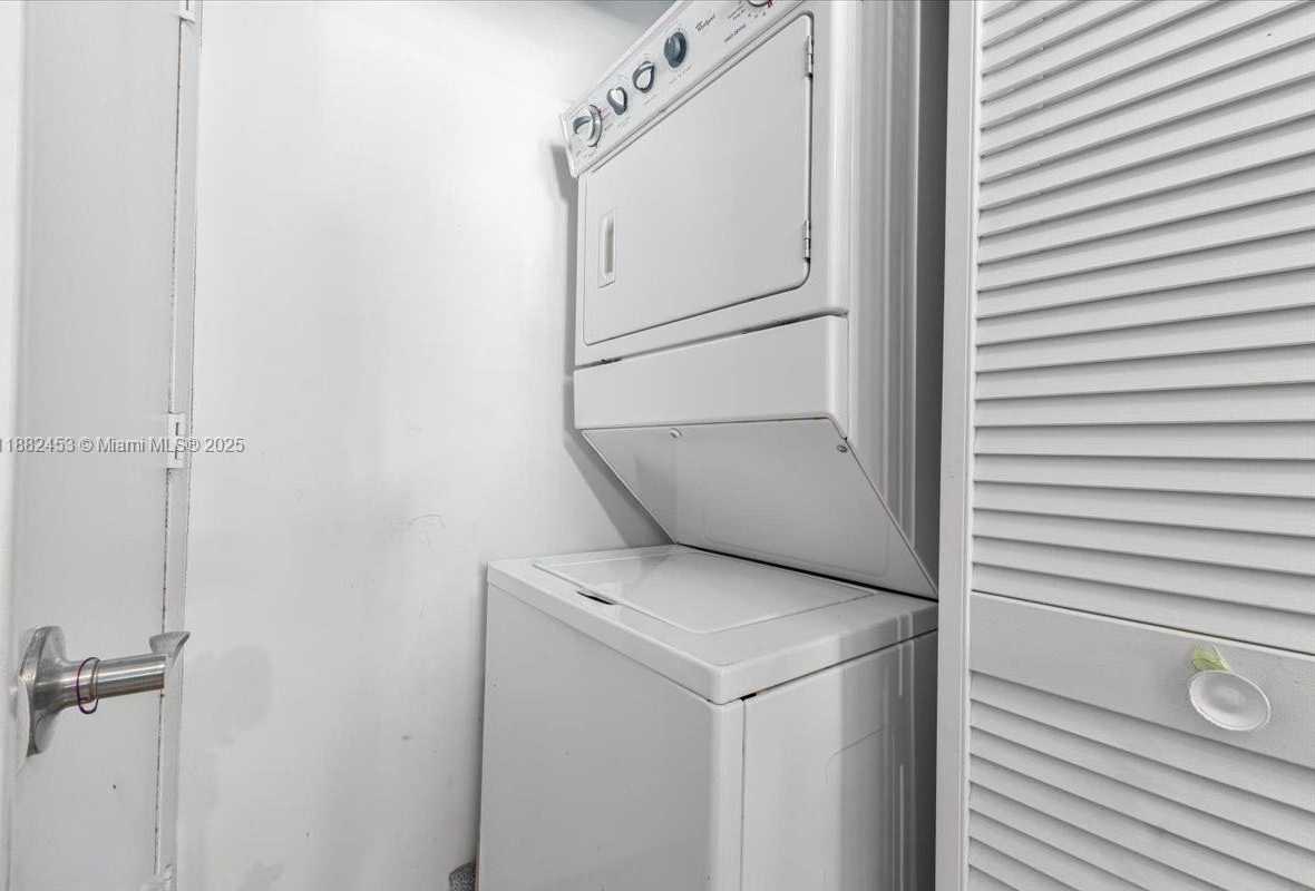 Small Image of 244 BISCAYNE BLVD #3506, Miami Number 19