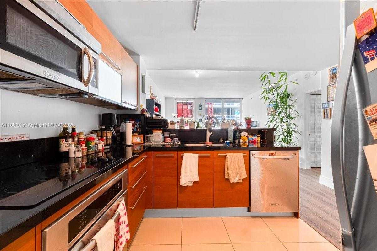 Small Image of 244 BISCAYNE BLVD #3506, Miami Number 4