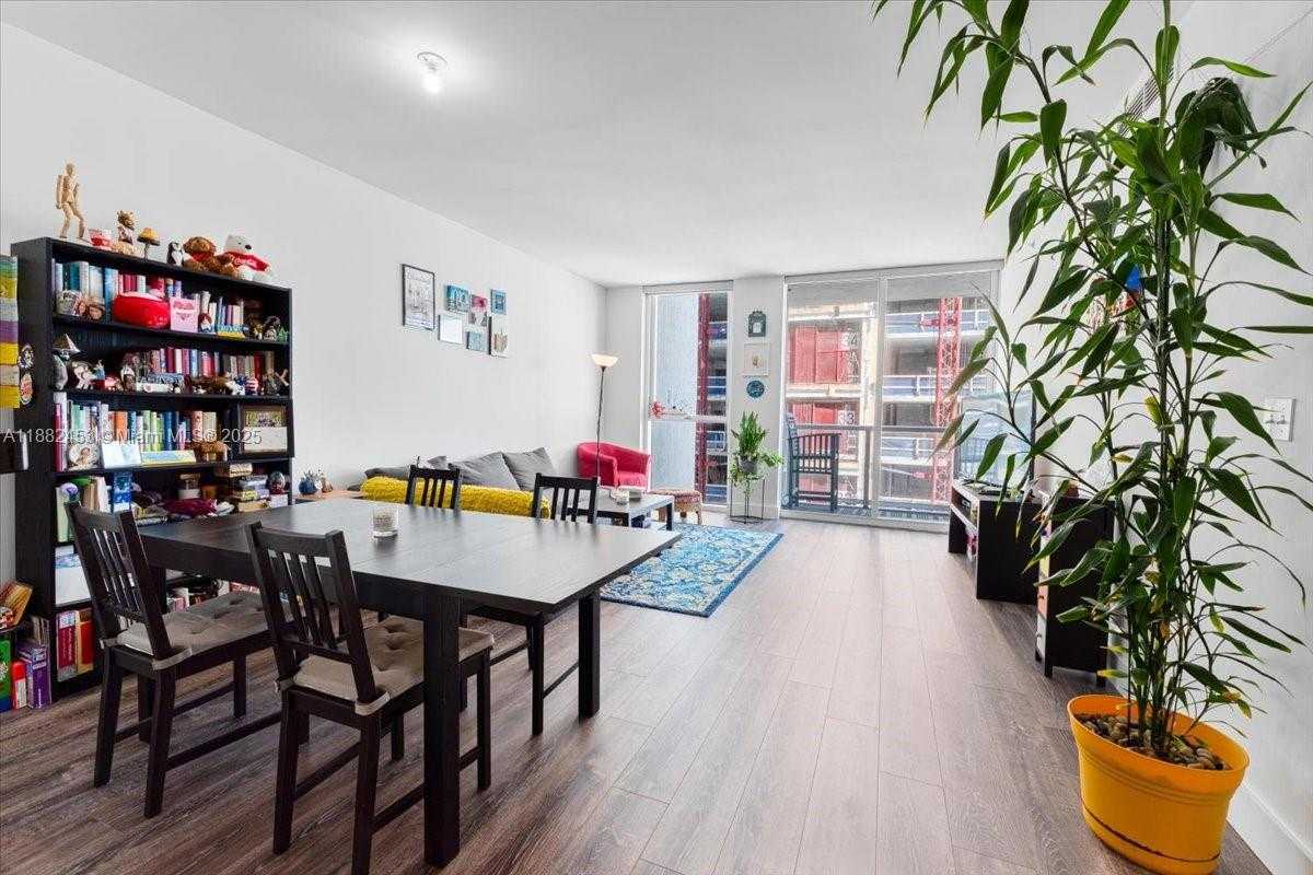 Small Image of 244 BISCAYNE BLVD #3506, Miami Number 7