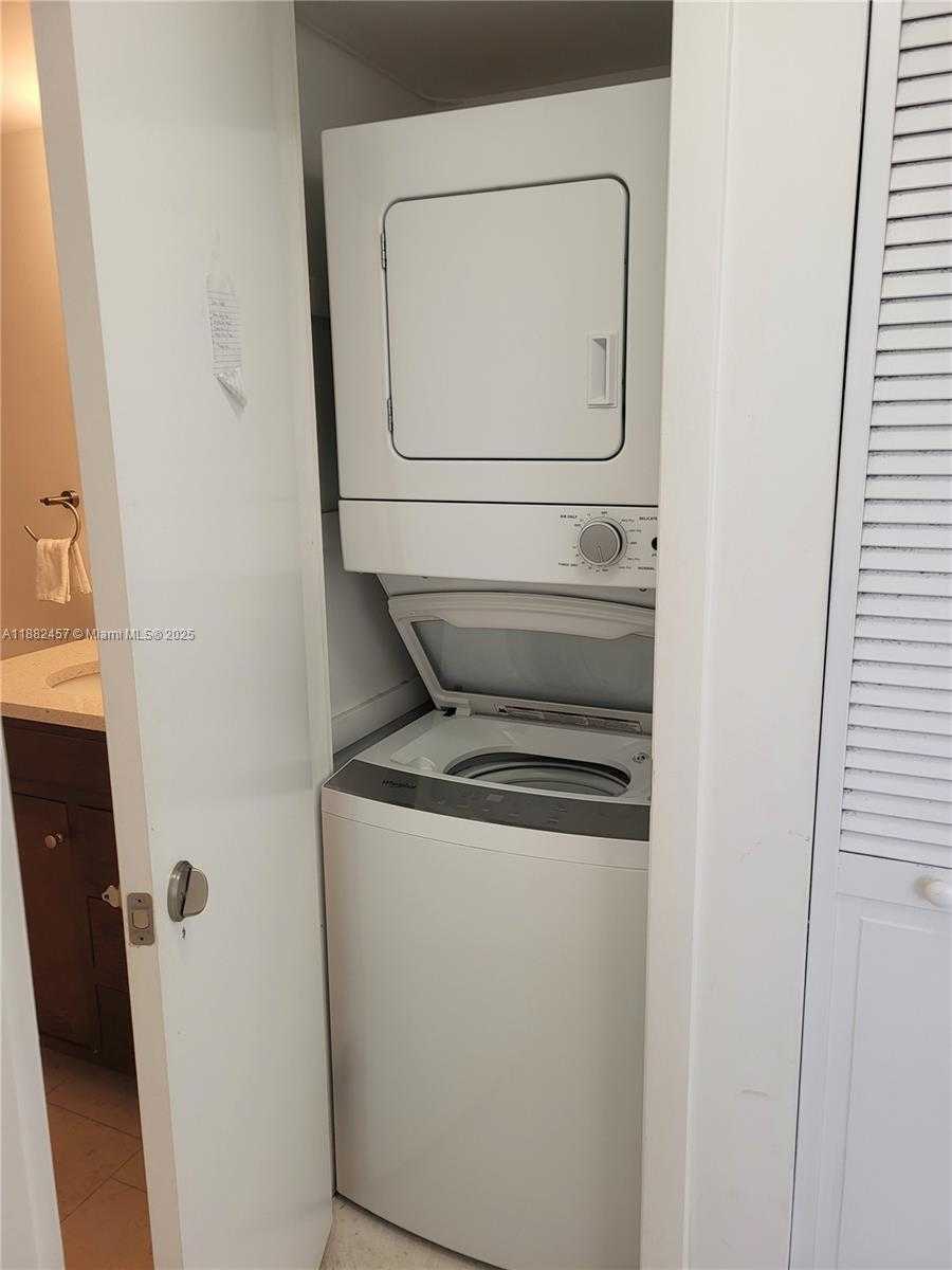 Small Image of 1621 COLLINS AVE #703, Miami Beach Number 14