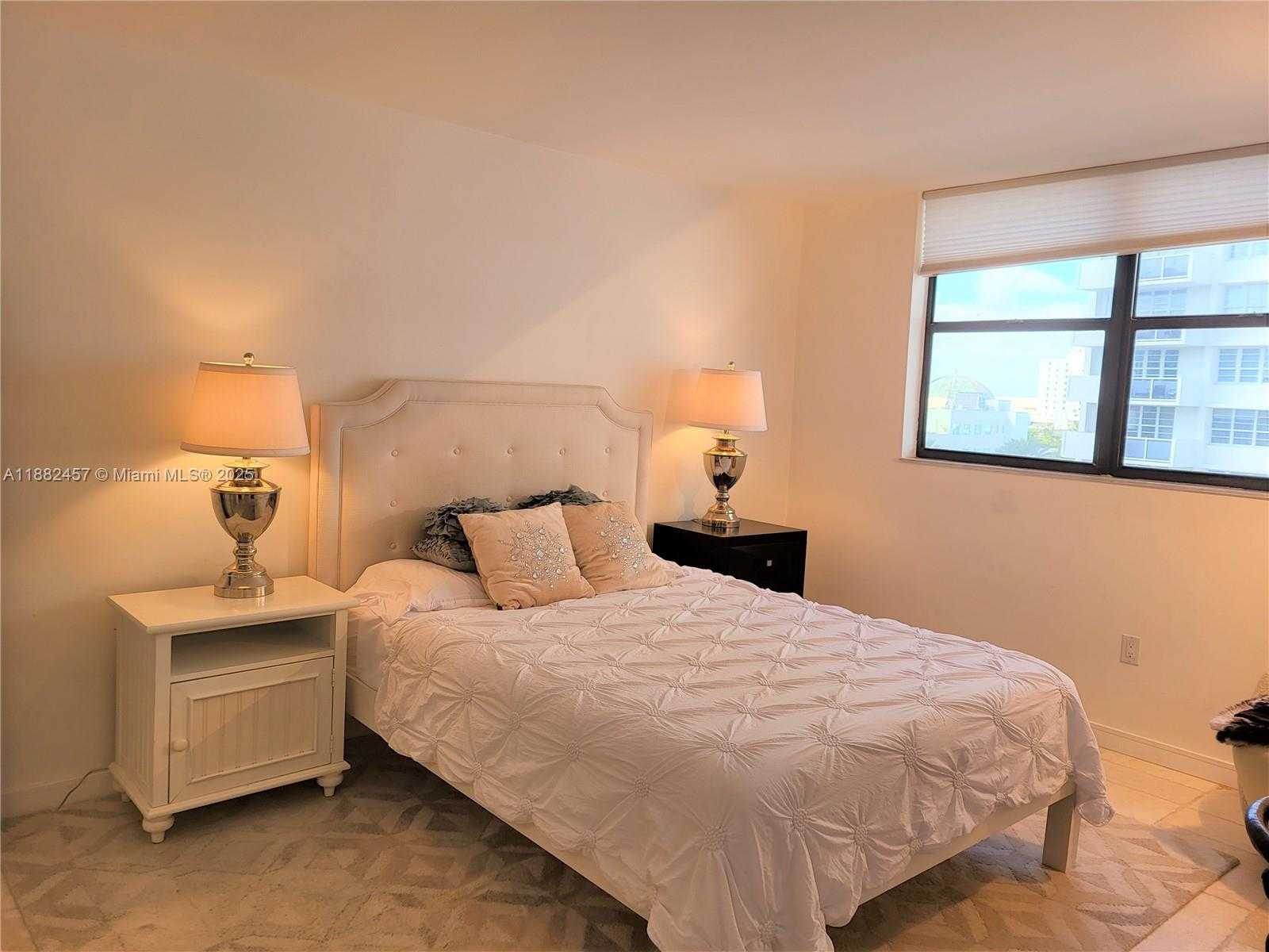 Small Image of 1621 COLLINS AVE #703, Miami Beach Number 7