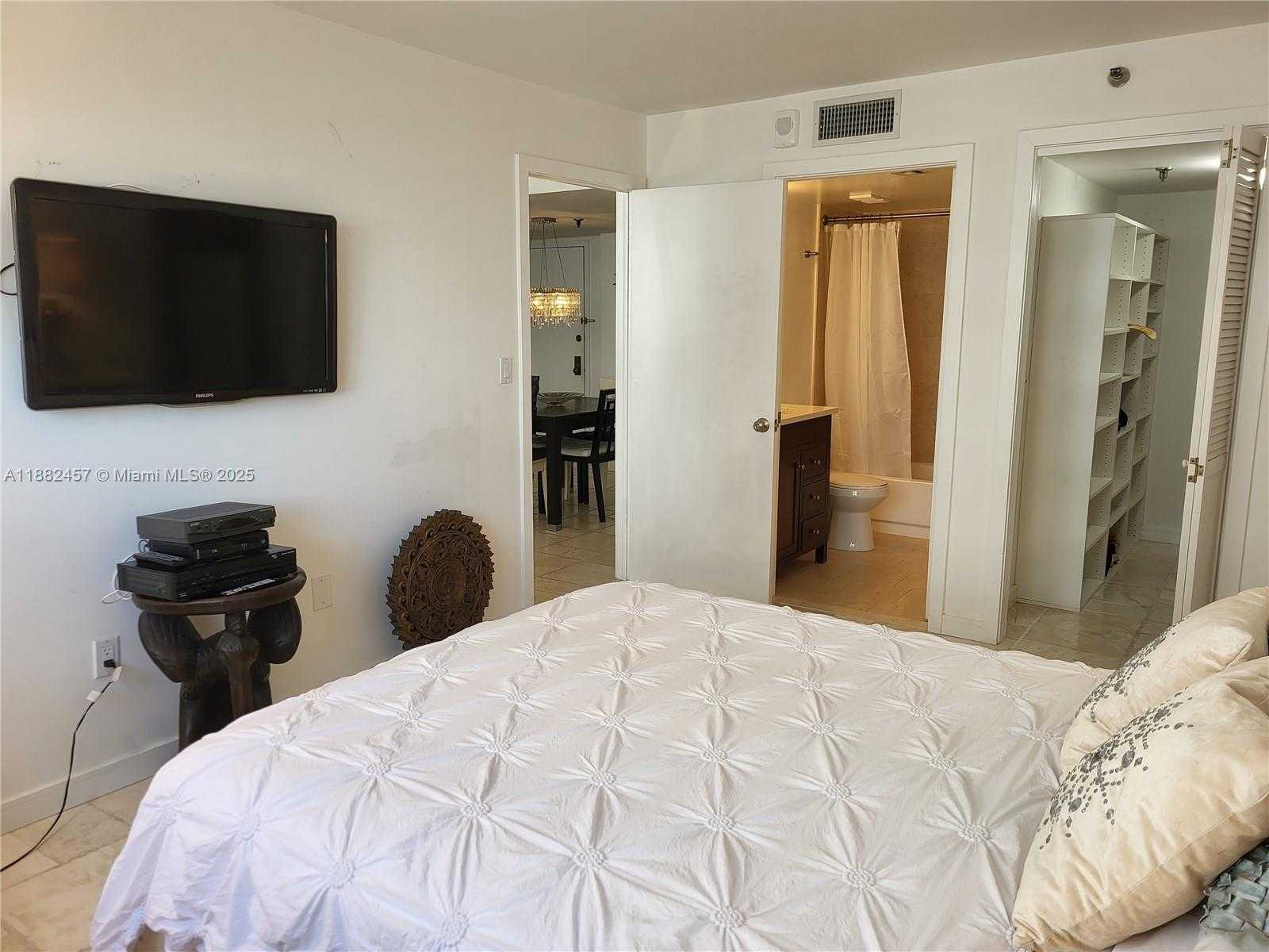 Small Image of 1621 COLLINS AVE #703, Miami Beach Number 8