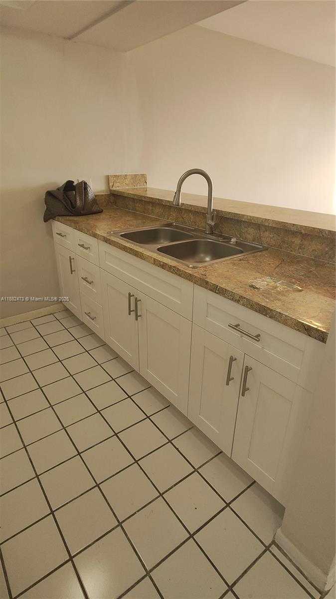 Small Image of 8180 GENEVA CT #529, Doral Number 2