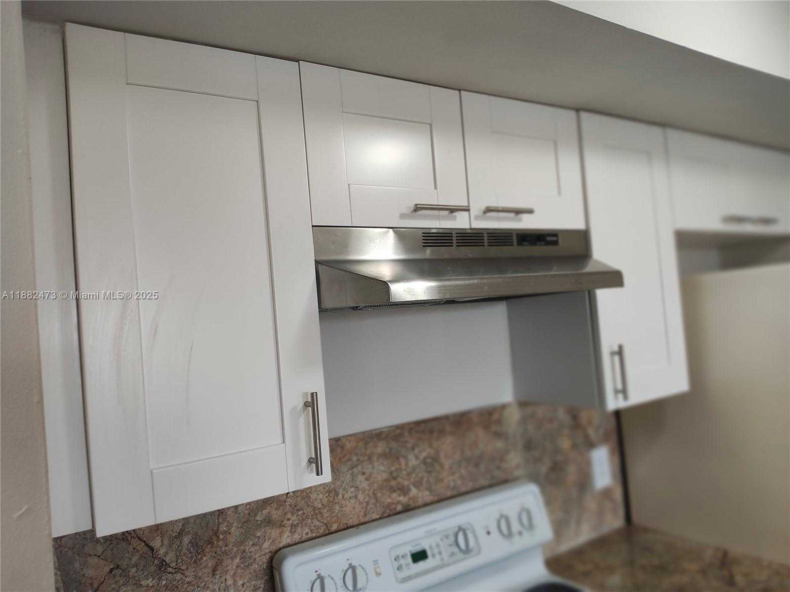 Small Image of 8180 GENEVA CT #529, Doral Number 4