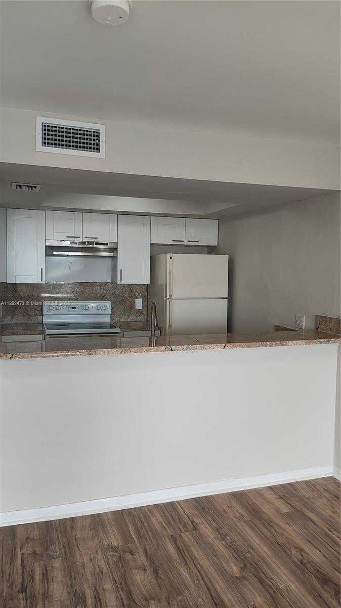 Small Image of 8180 GENEVA CT #529, Doral Number 5