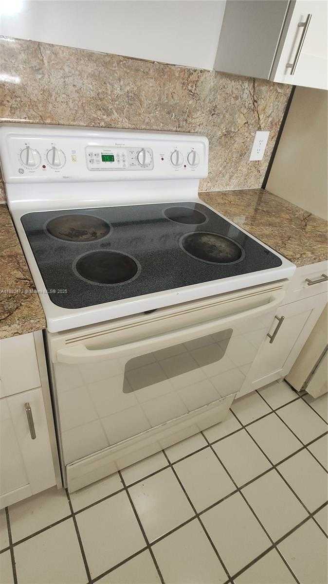 Small Image of 8180 GENEVA CT #529, Doral Number 6