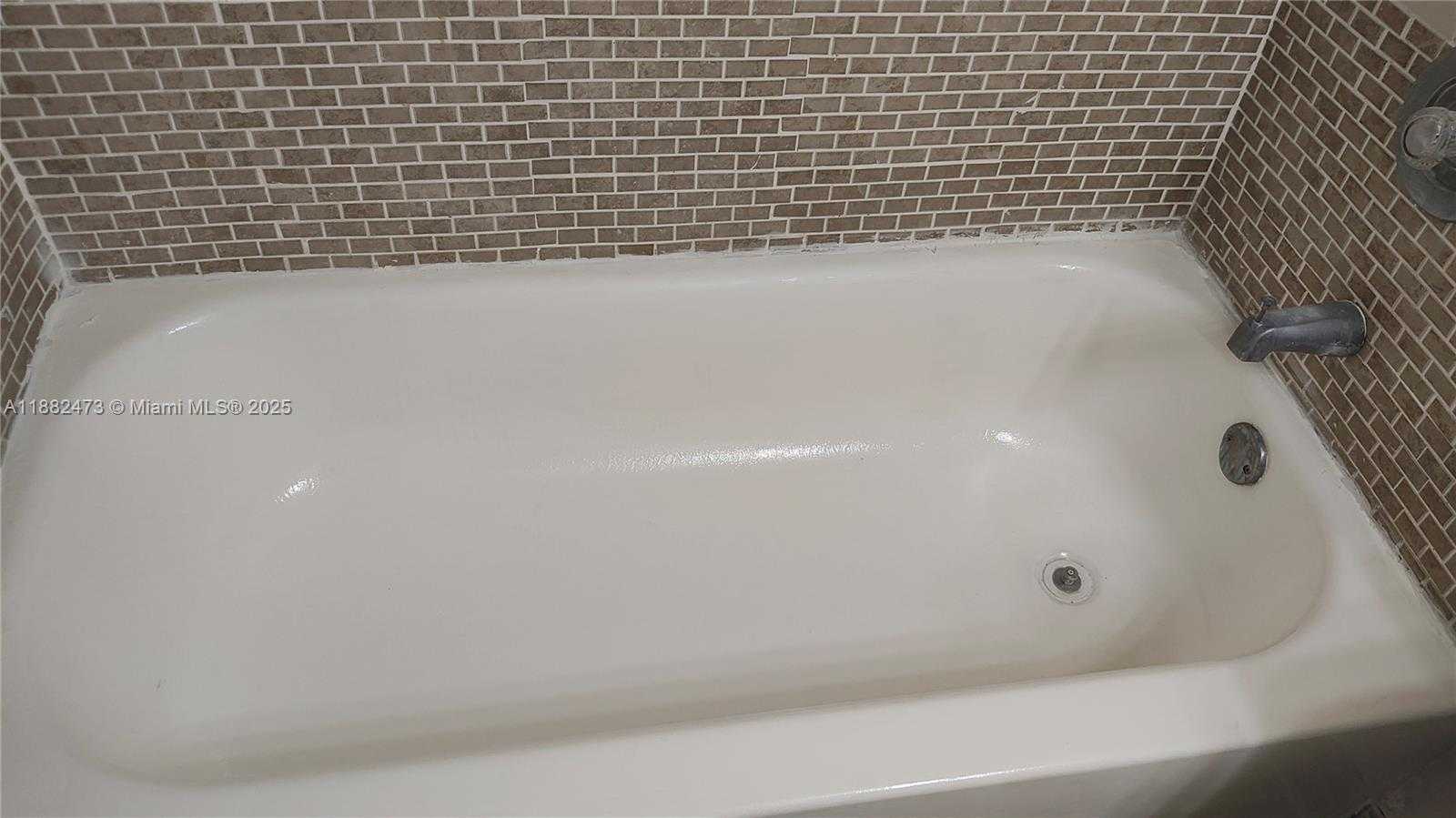 Small Image of 8180 GENEVA CT #529, Doral Number 7