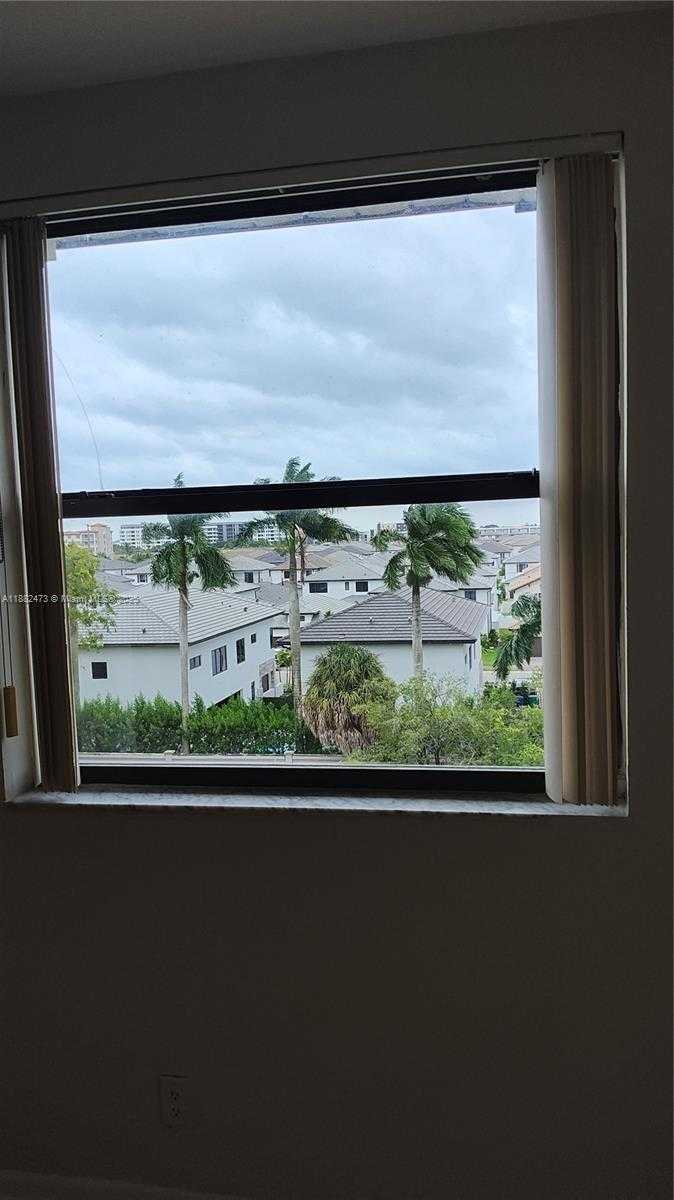 Small Image of 8180 GENEVA CT #529, Doral Number 8