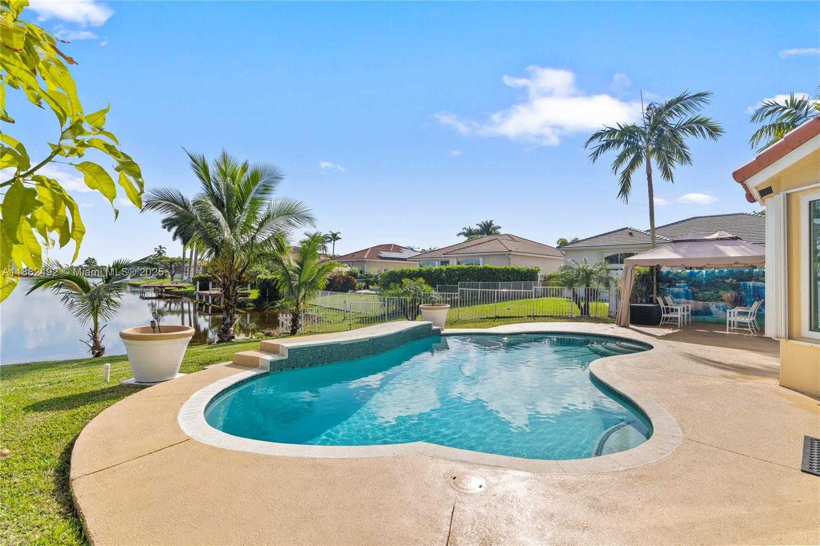 Small Image of 2339 NORTH WEST 195TH AVE #2339, Pembroke Pines Number 4