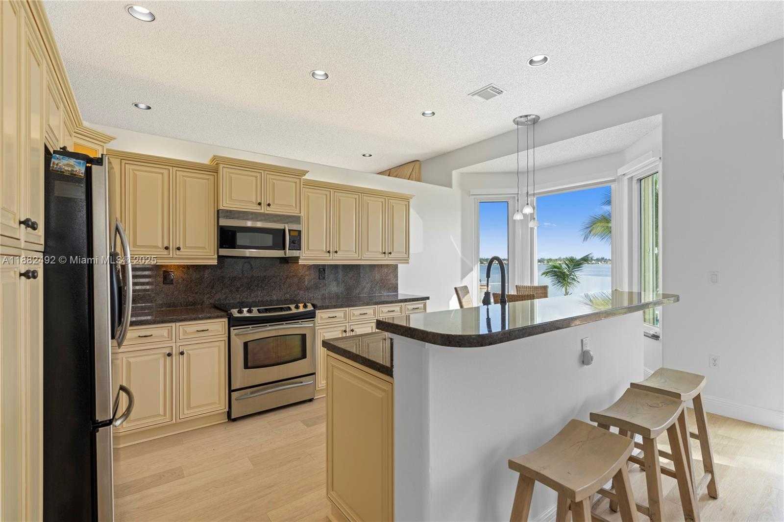 Small Image of 2339 NORTH WEST 195TH AVE #2339, Pembroke Pines Number 8