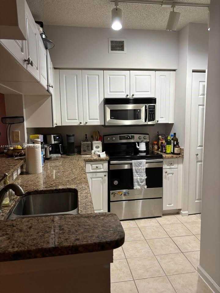 Small Image of 17100 NORTH BAY RD #1110, Sunny Isles Beach Number 11