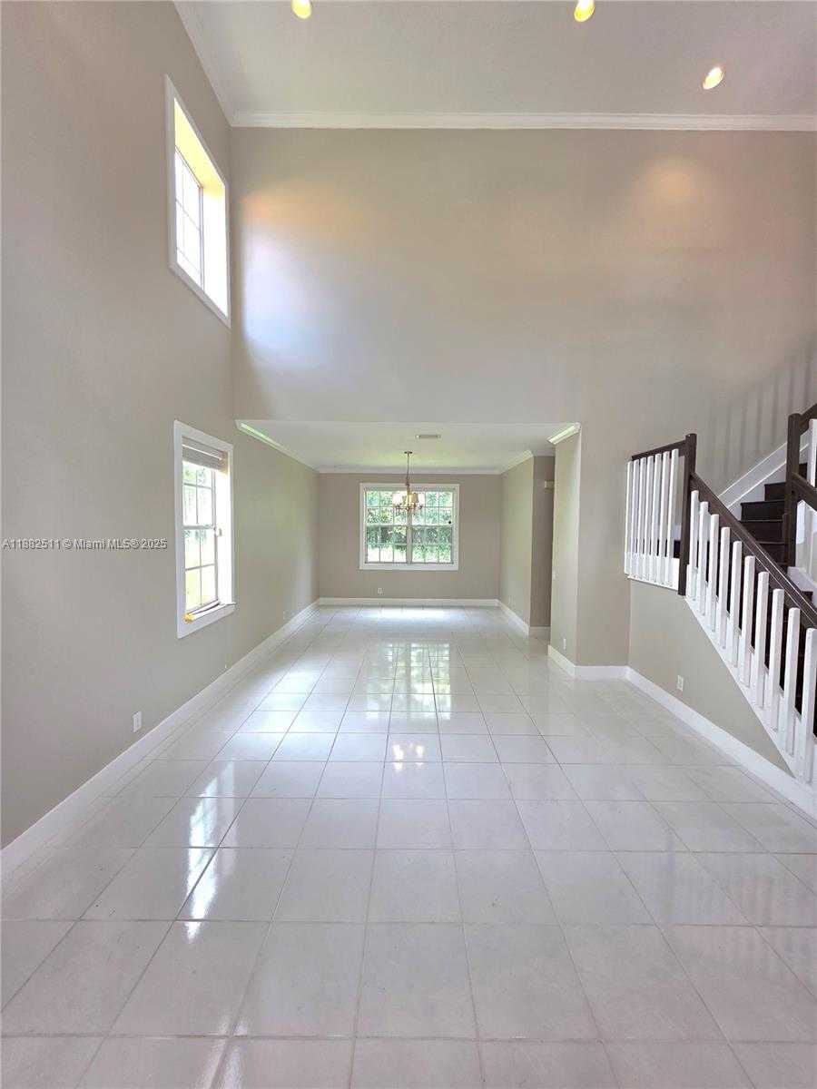 Small Image of 584 CAMBRIDGE DR, Weston Number 11