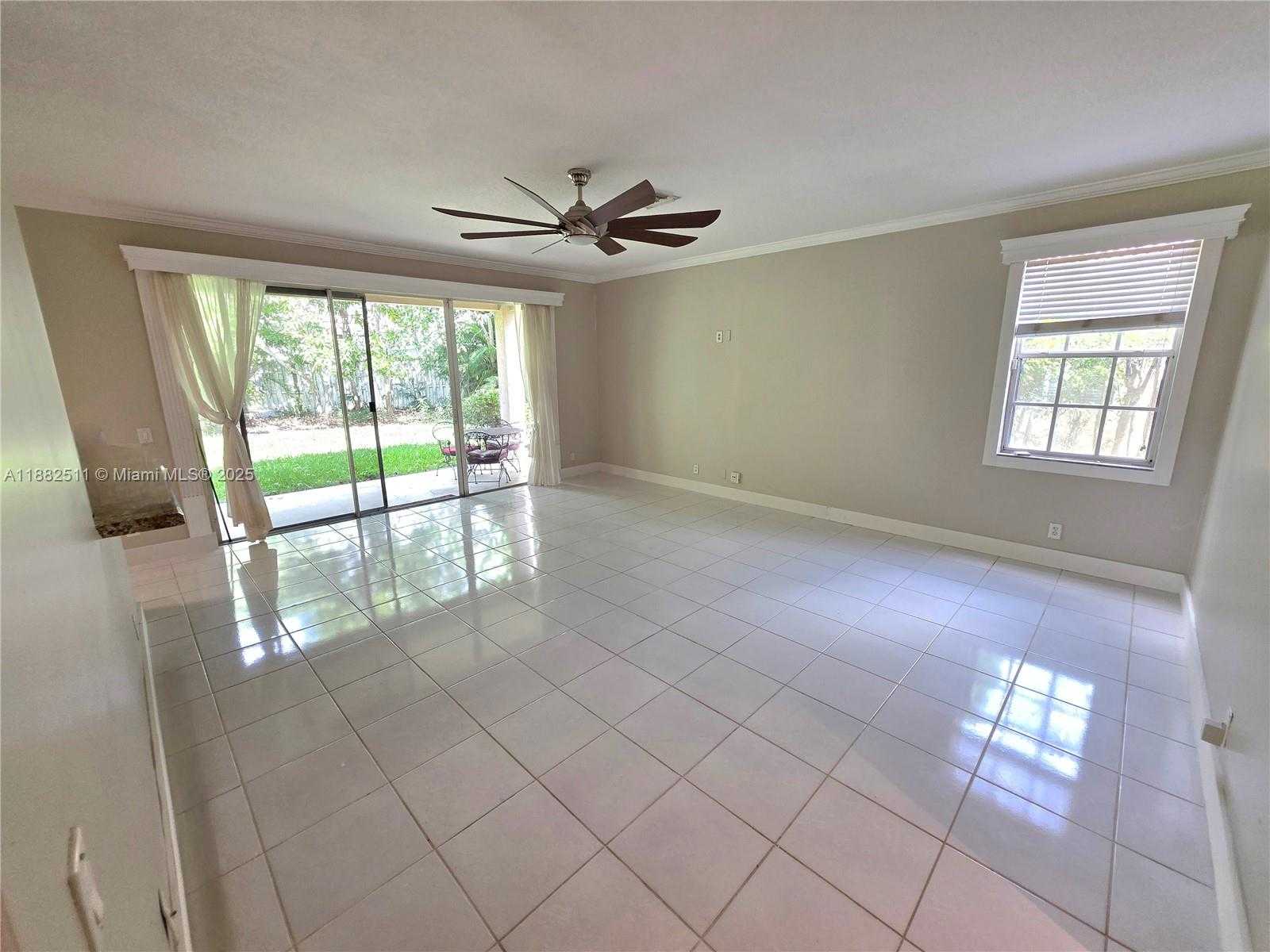 Small Image of 584 CAMBRIDGE DR, Weston Number 14