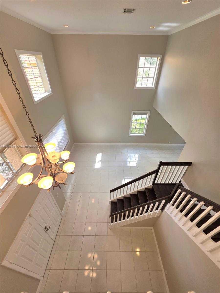 Small Image of 584 CAMBRIDGE DR, Weston Number 17