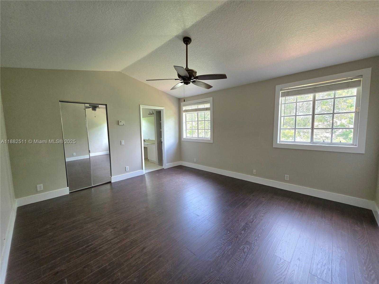 Small Image of 584 CAMBRIDGE DR, Weston Number 18