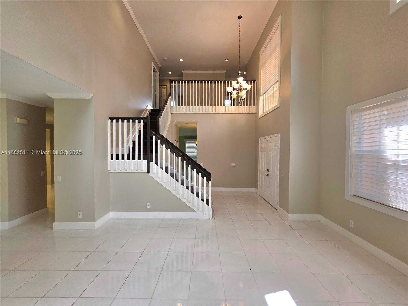 Small Image of 584 CAMBRIDGE DR, Weston Number 9