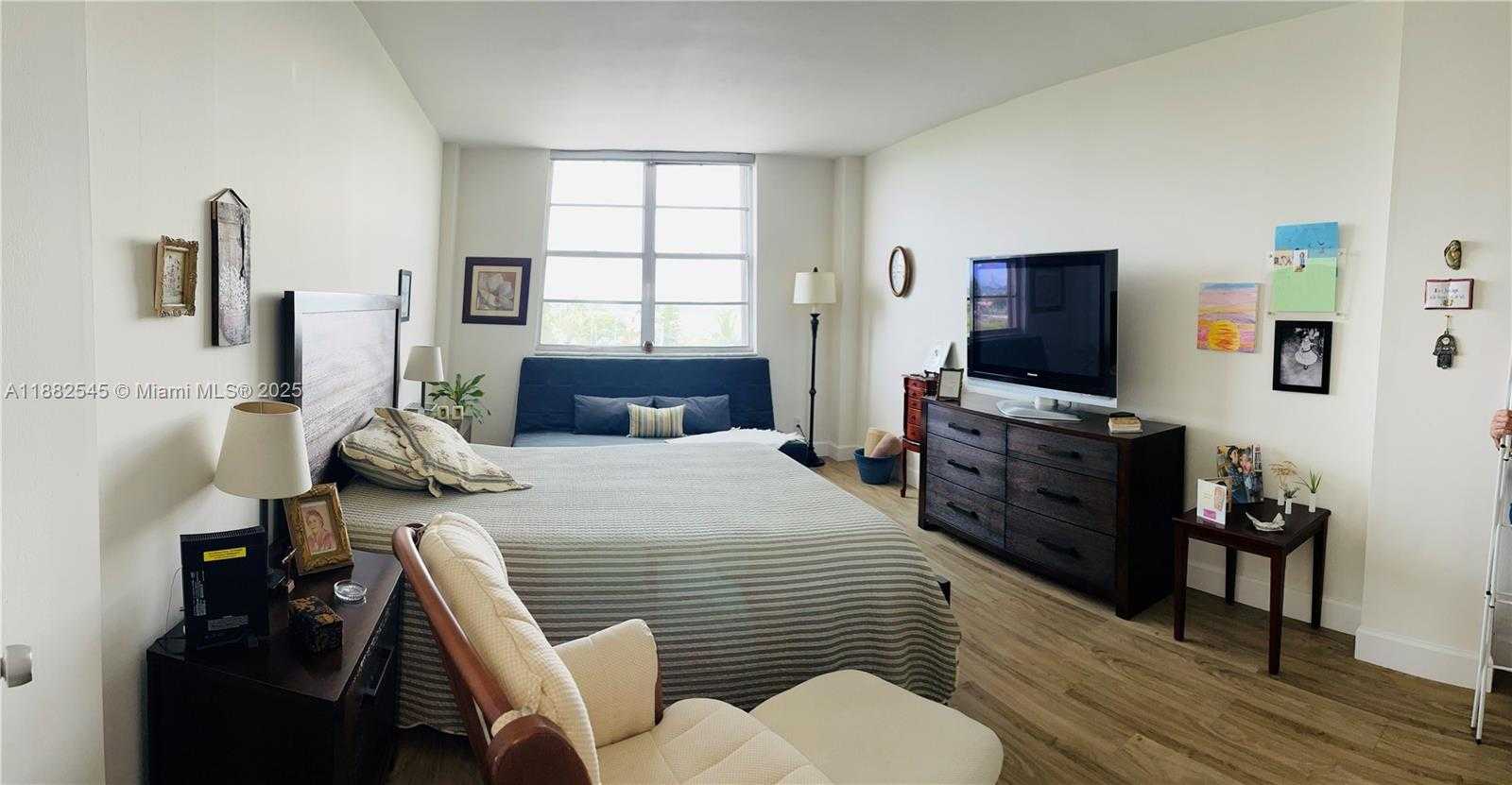Small Image of 1455 NORTH TREASURE DR #5M, North Bay Village Number 4