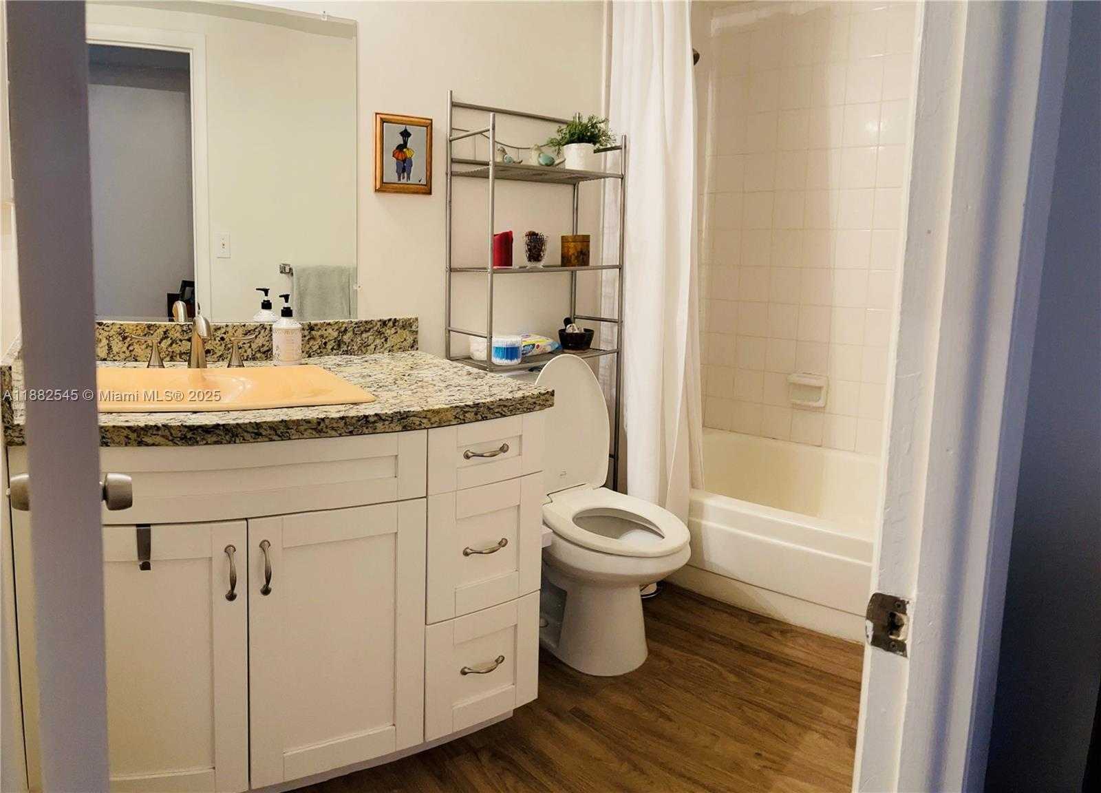 Small Image of 1455 NORTH TREASURE DR #5M, North Bay Village Number 5