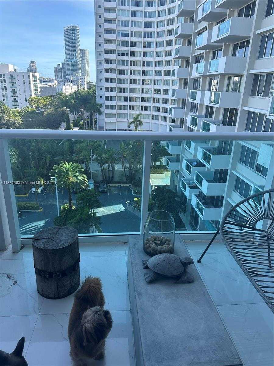 Small Image of 1200 WEST AVE #715, Miami Beach Number 11