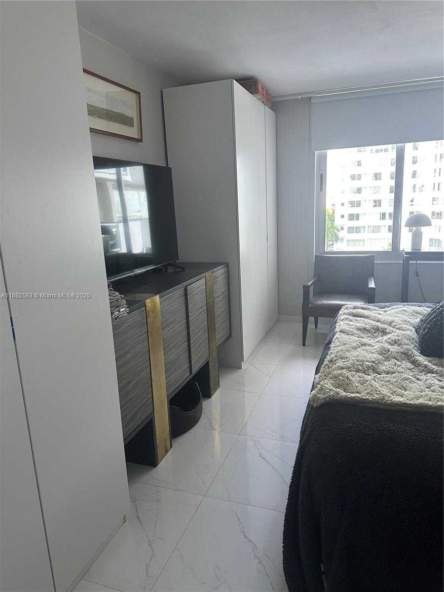 Small Image of 1200 WEST AVE #715, Miami Beach Number 4
