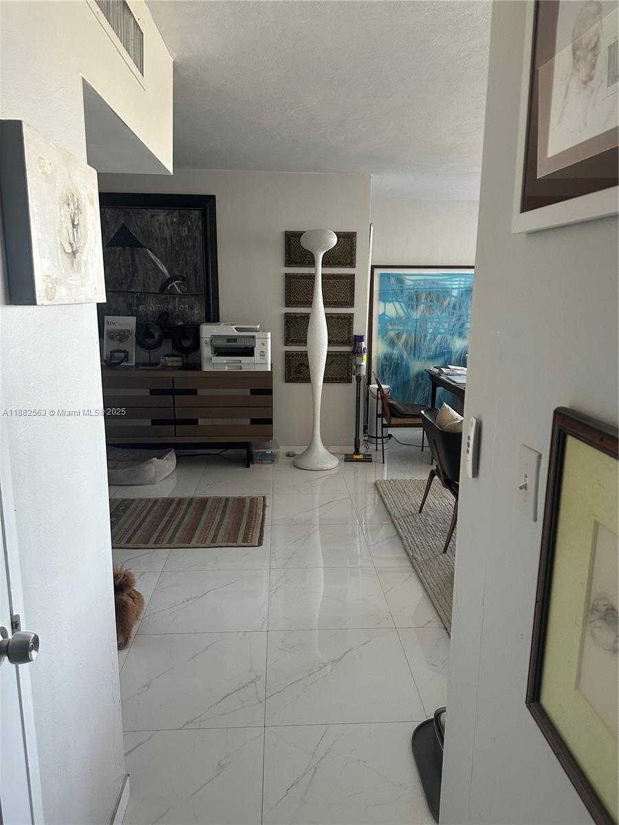 Small Image of 1200 WEST AVE #715, Miami Beach Number 5