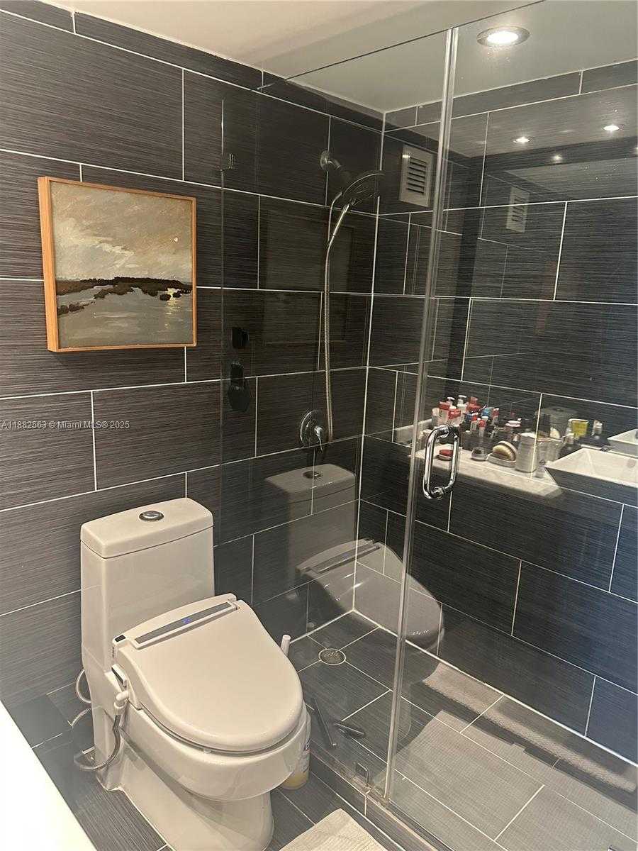 Small Image of 1200 WEST AVE #715, Miami Beach Number 7