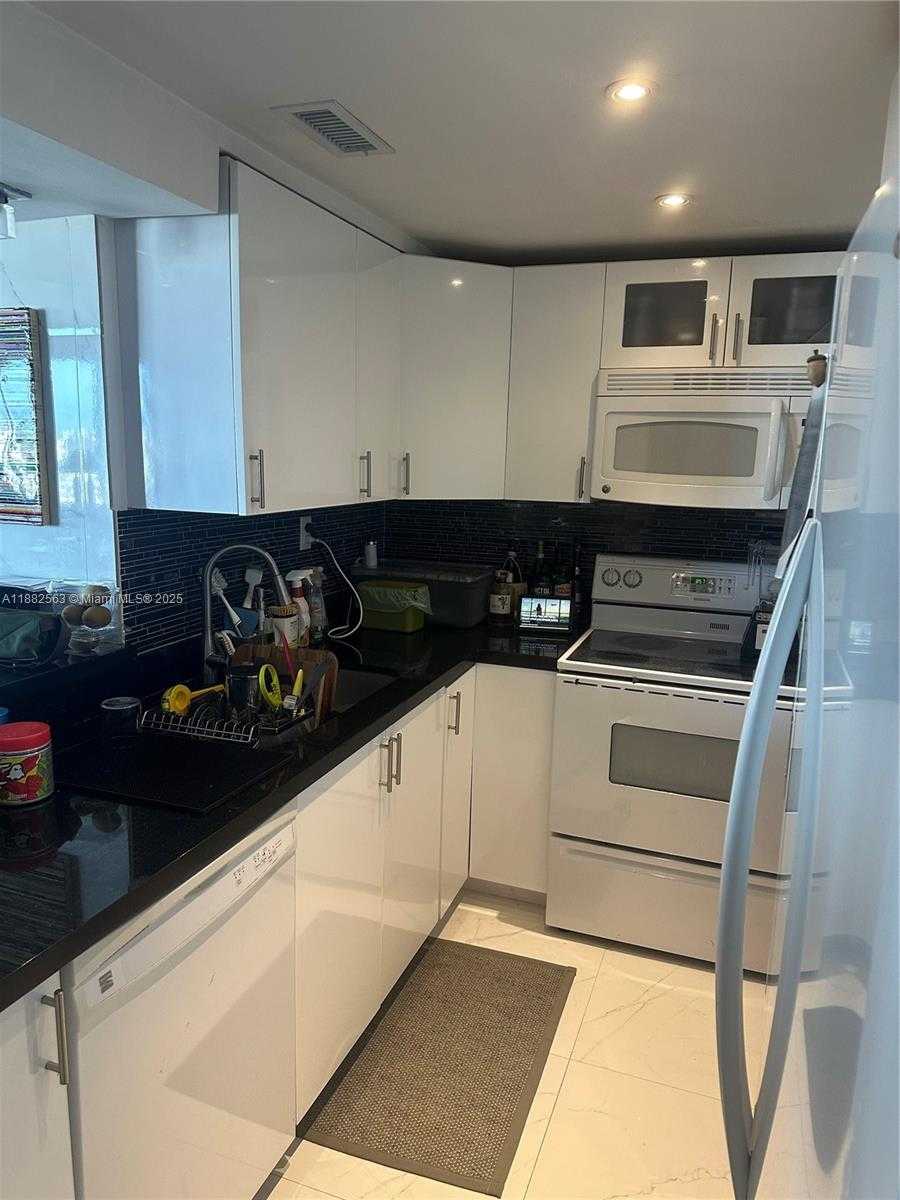 Small Image of 1200 WEST AVE #715, Miami Beach Number 8