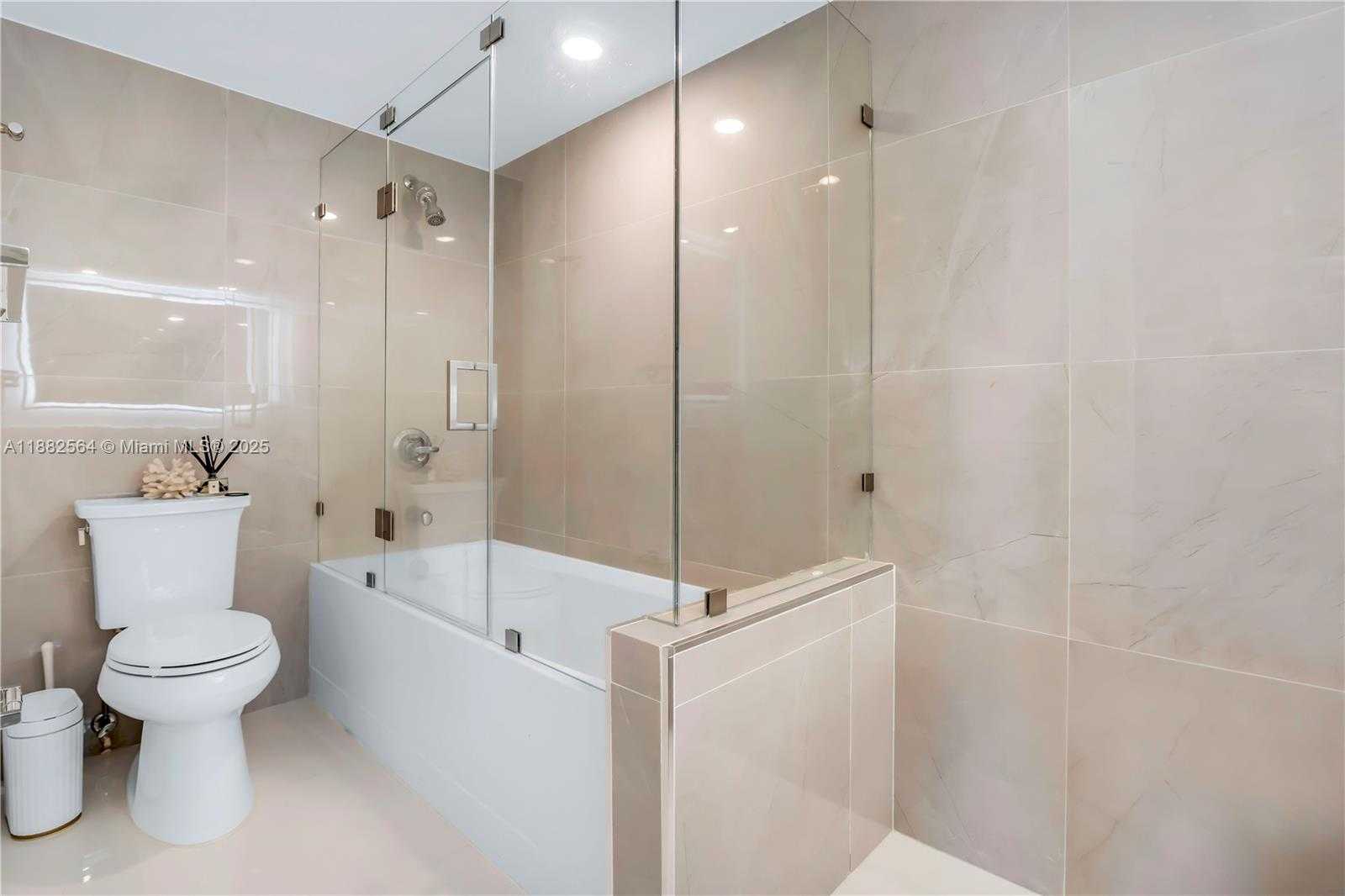 Small Image of 3701 NORTH COUNTRY CLUB DR #1609, Aventura Number 12