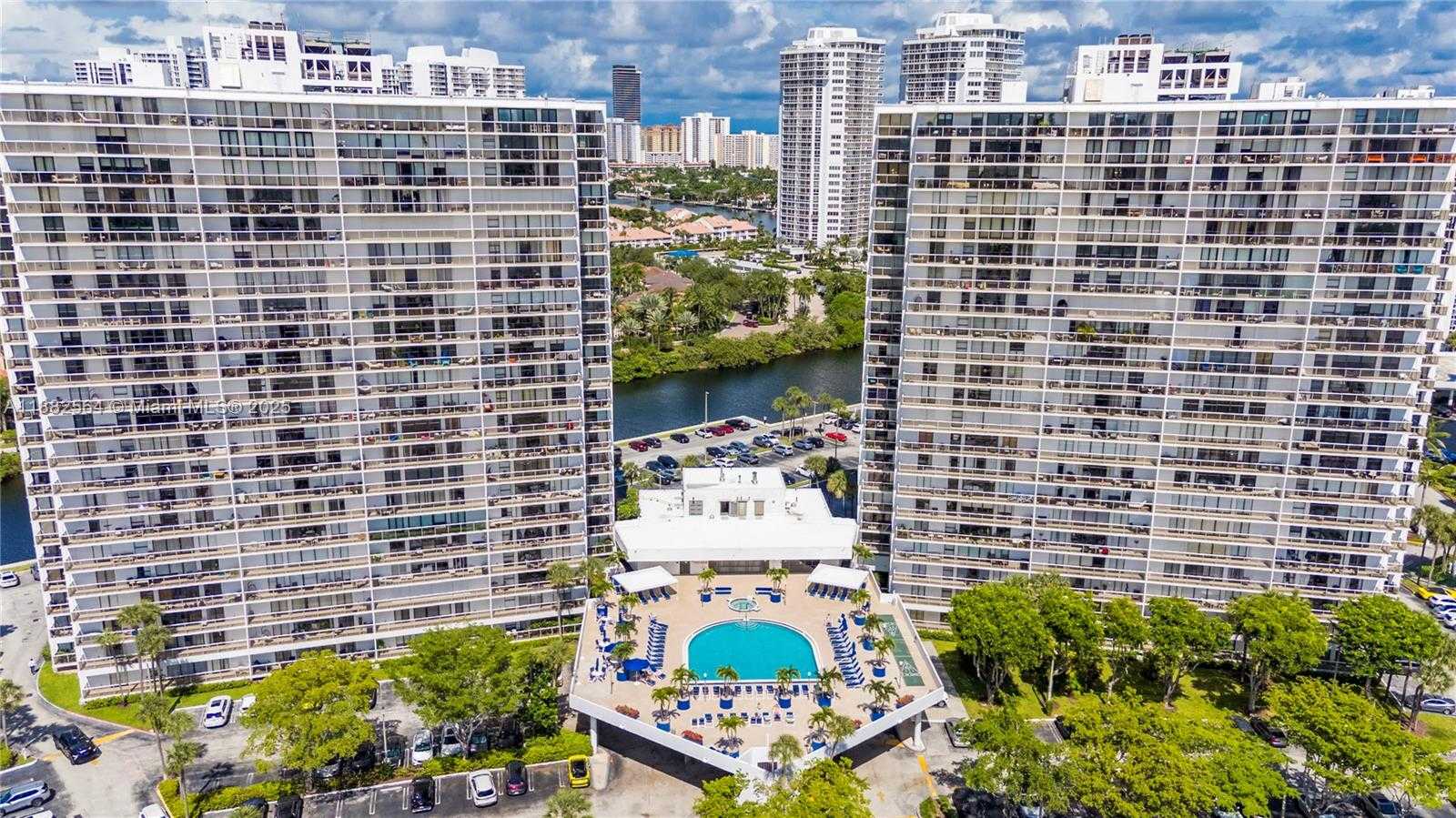Small Image of 3701 NORTH COUNTRY CLUB DR #1609, Aventura Number 24