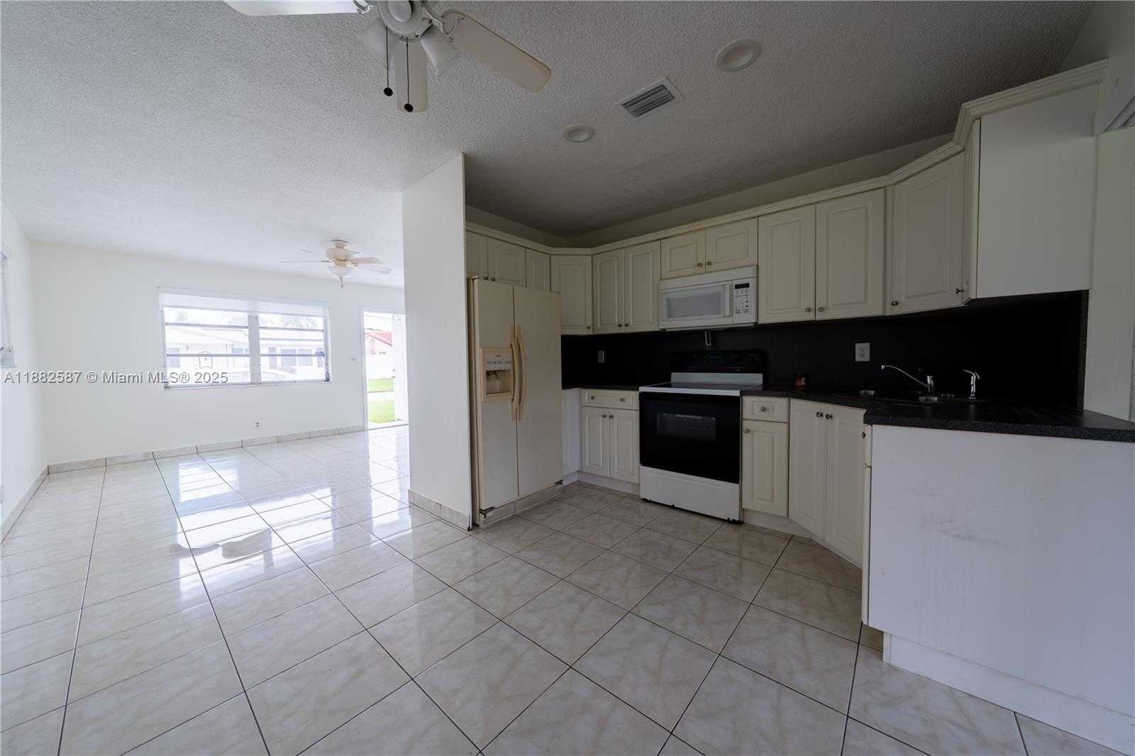 Small Image of 2702 NORTH WEST 51ST PL #2702, Tamarac Number 8