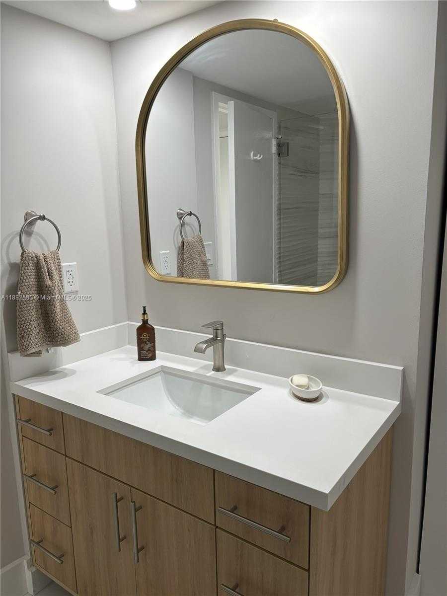 Small Image of 5701 COLLINS AVE #1203, Miami Beach Number 11