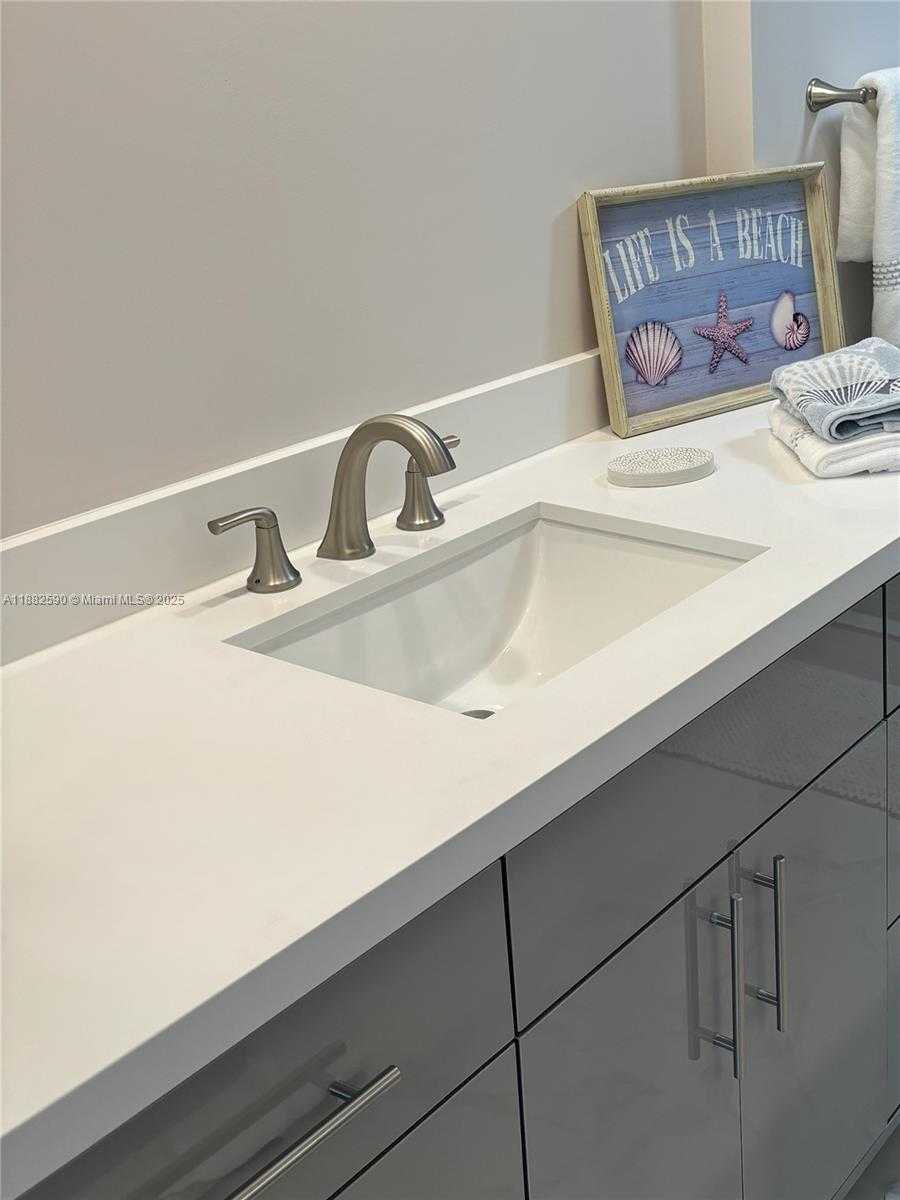Small Image of 5701 COLLINS AVE #1203, Miami Beach Number 17