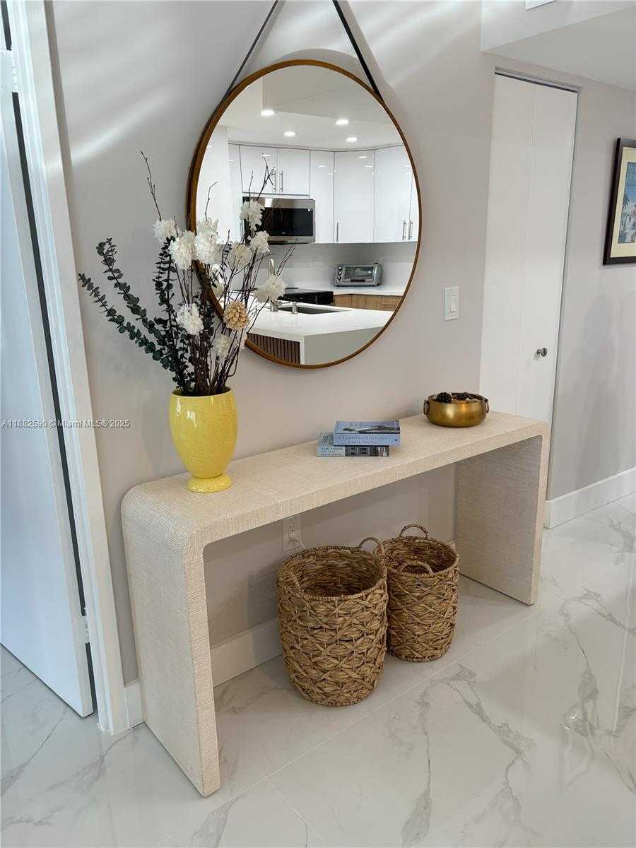 Small Image of 5701 COLLINS AVE #1203, Miami Beach Number 27