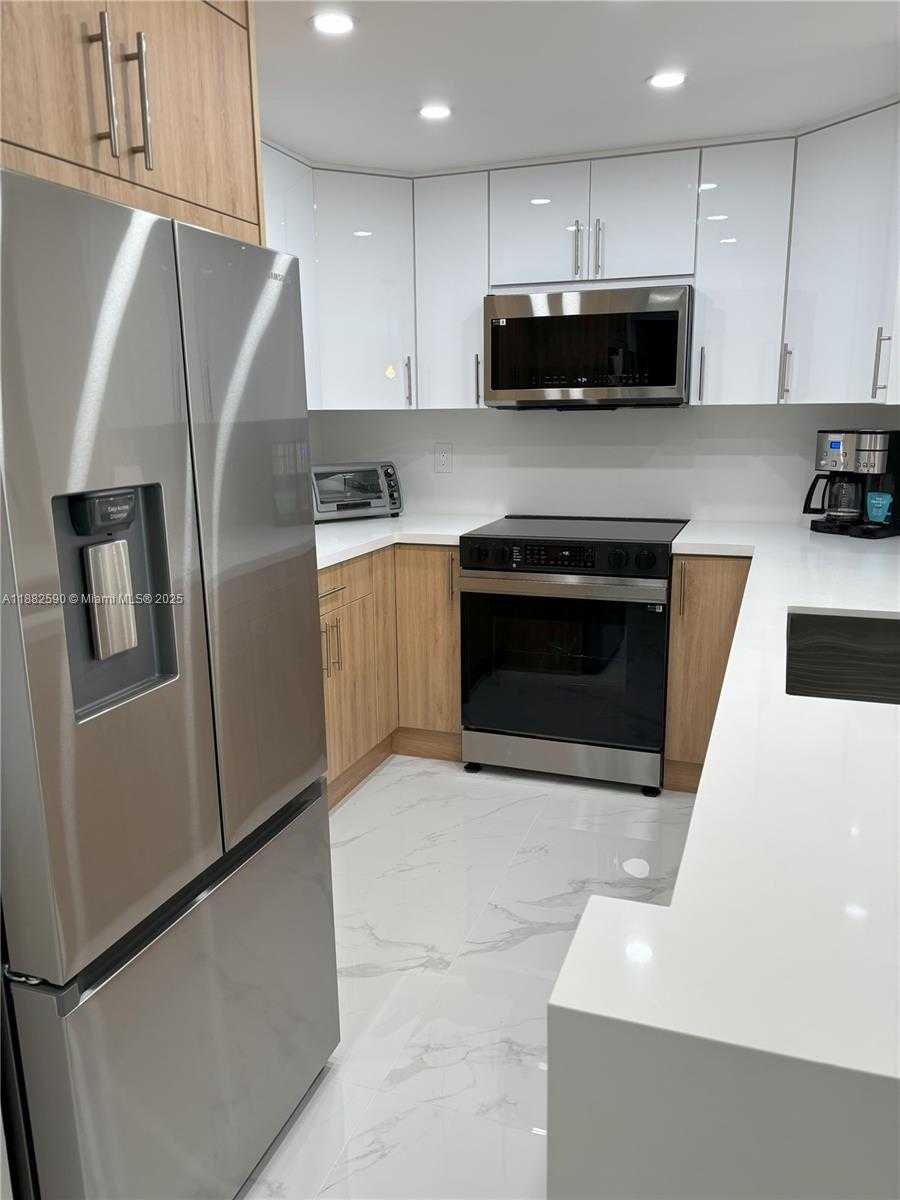 Small Image of 5701 COLLINS AVE #1203, Miami Beach Number 4