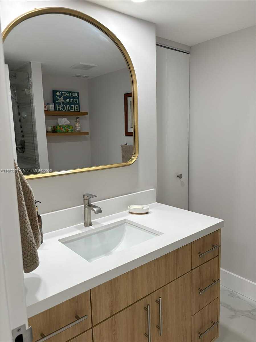 Small Image of 5701 COLLINS AVE #1203, Miami Beach Number 8