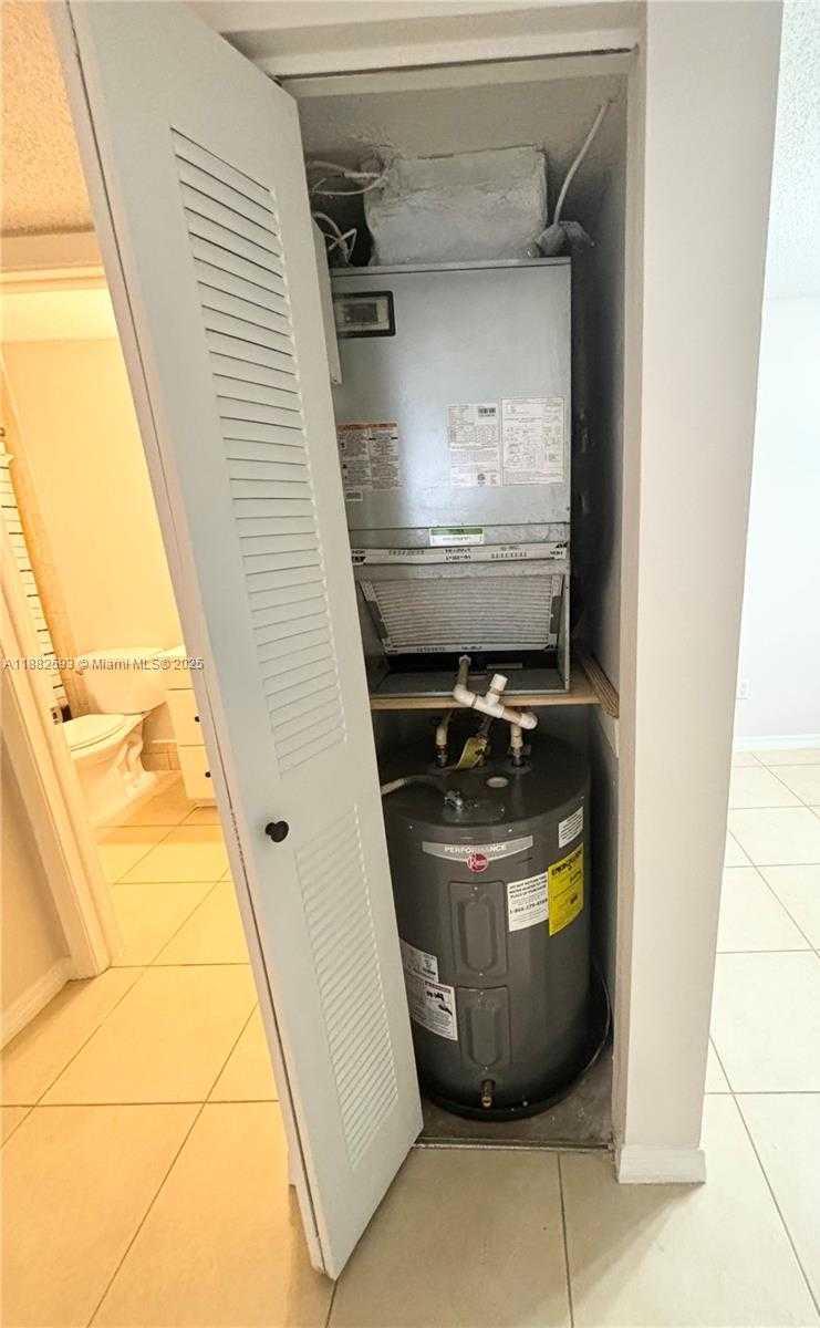 Small Image of 9721 HAMMOCKS BLVD #105, Miami Number 10