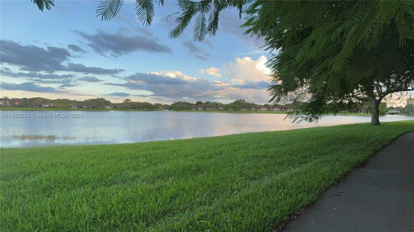 Small Image of 9721 HAMMOCKS BLVD #105, Miami Number 13