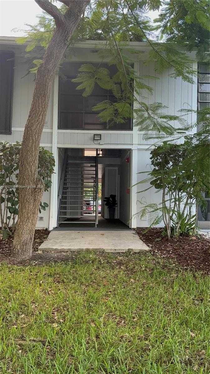 Small Image of 9721 HAMMOCKS BLVD #105, Miami Number 14