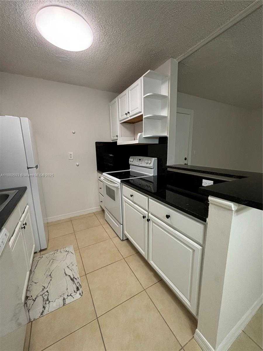 Small Image of 9721 HAMMOCKS BLVD #105, Miami Number 5