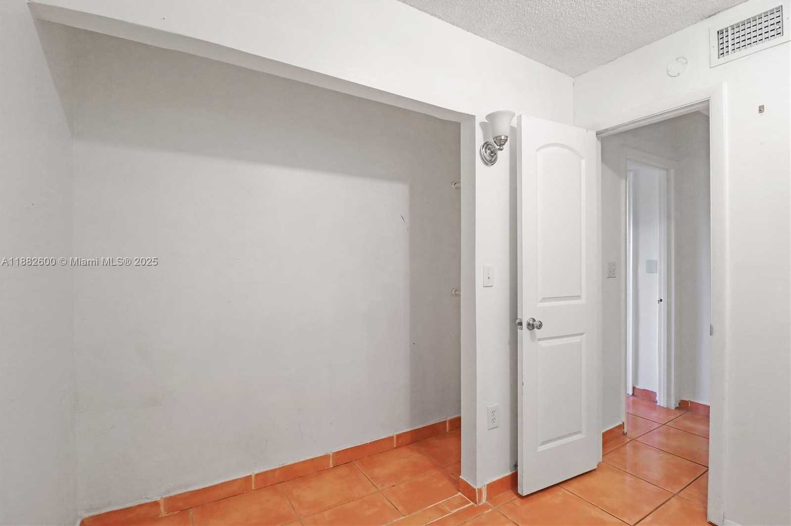 Small Image of 753 MICHIGAN AVE #3B, Miami Beach Number 10