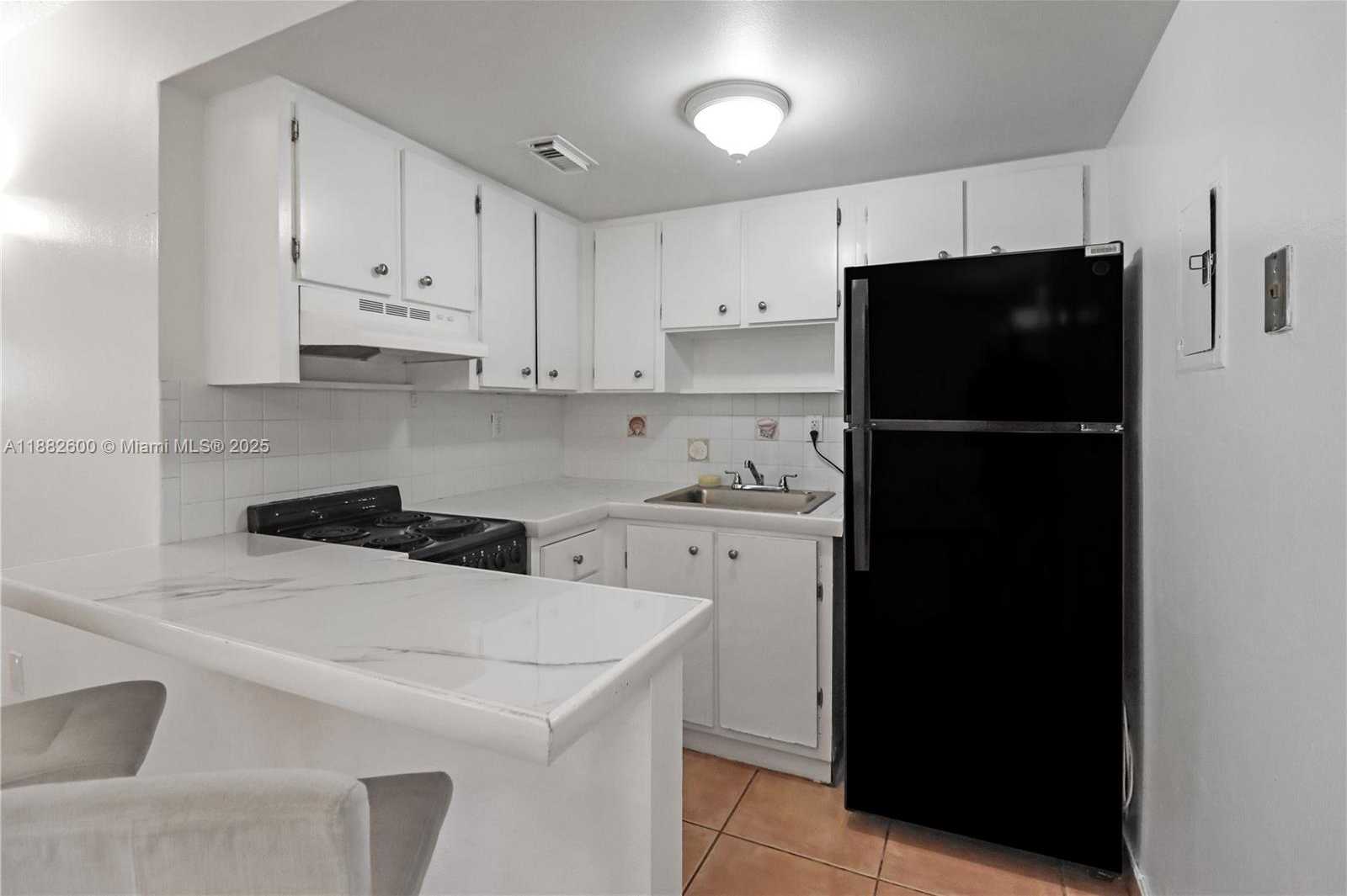 Small Image of 753 MICHIGAN AVE #3B, Miami Beach Number 5