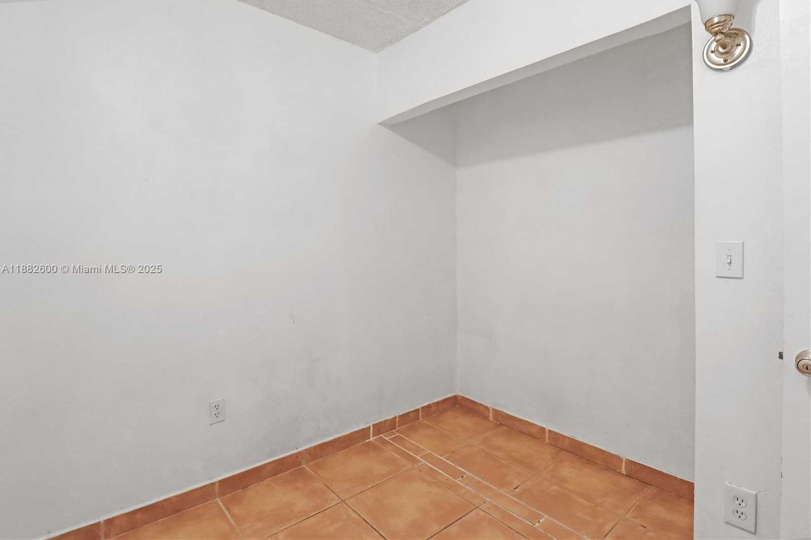 Small Image of 753 MICHIGAN AVE #3B, Miami Beach Number 9