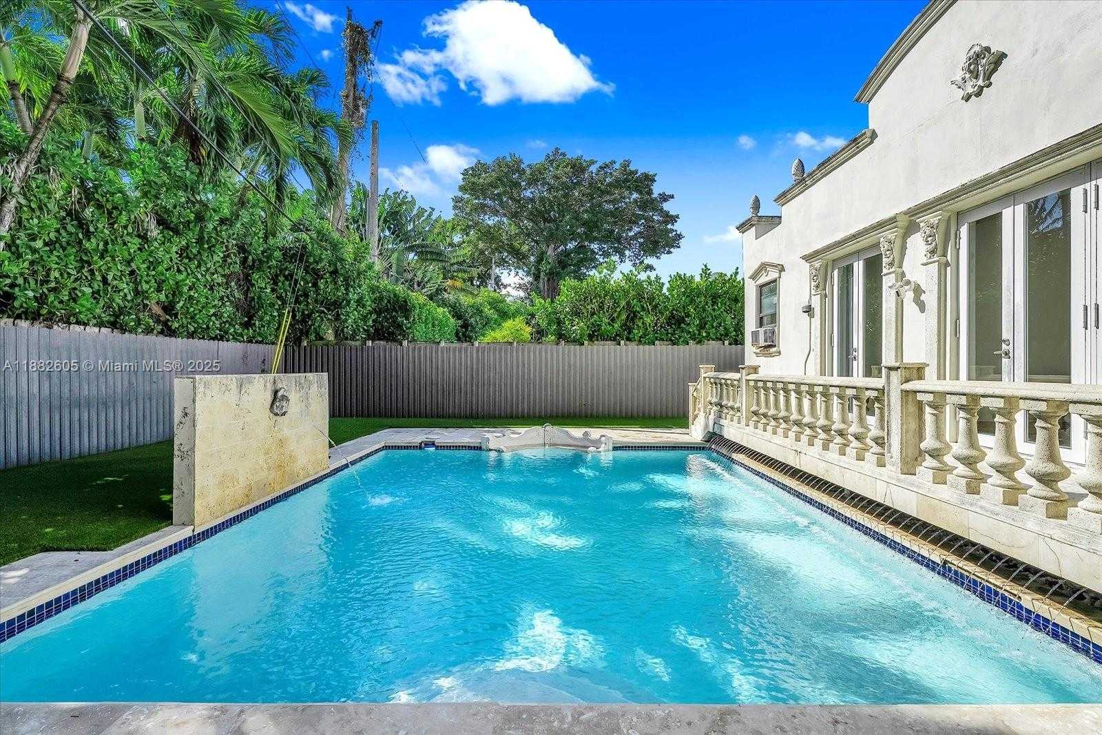 Small Image of Miami Beach Number 18