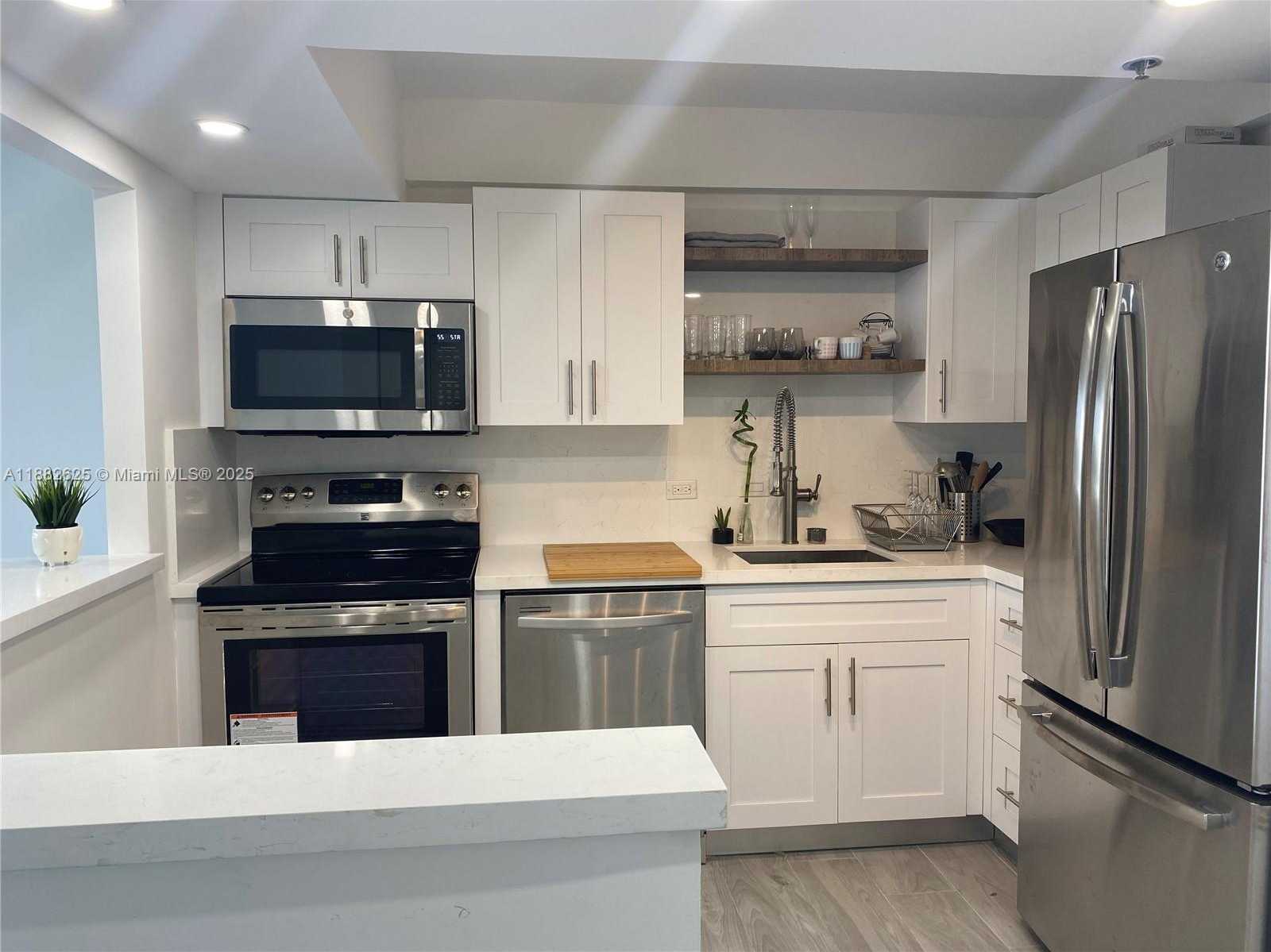 Small Image of 20515 EAST COUNTRY CLUB DR #549, Aventura Number 2